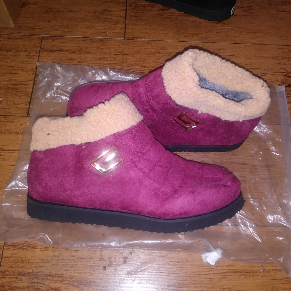 I have red size6 ankle boot never wore to small